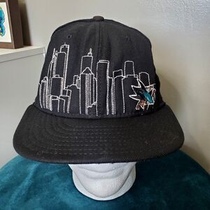San Jose Sharks NHL Fitted Hat Cap 7 1/2 New Era Black City Skyline Embroidered